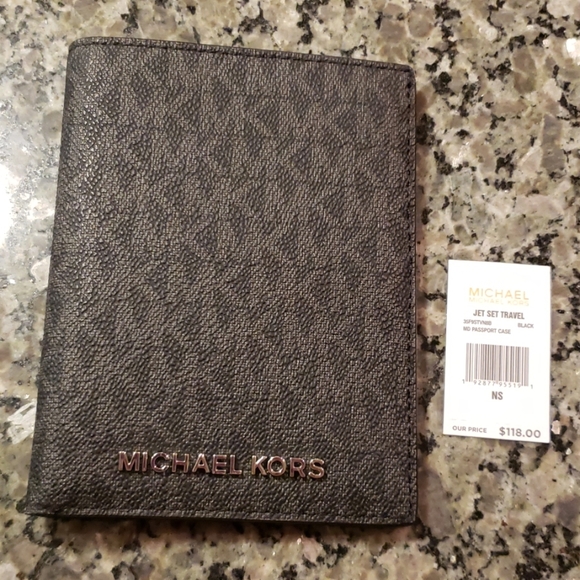 MK passport case - Picture 1 of 4